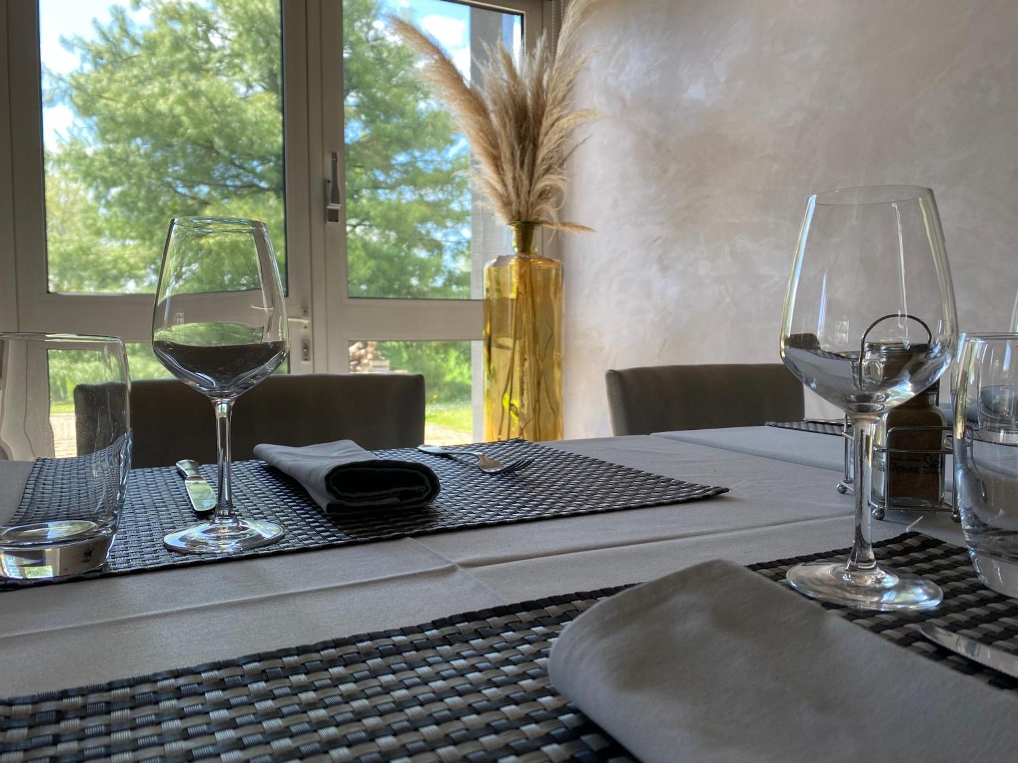 Les Orchidees , Hotel & Restaurant Verdun-sur-Meuse Exteriör bild